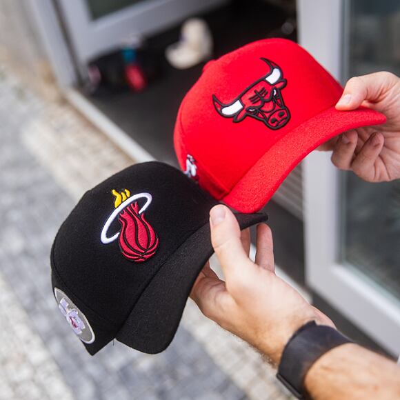 Kšiltovka Mitchell & Ness - Chicago Bulls - Kicking Wool Pro Strapback - Red