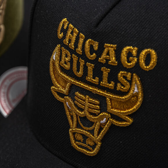 Kšiltovka Mitchell & Ness - NBA Core Vi Pro Bulls - Chicago Bulls - Black-Gold