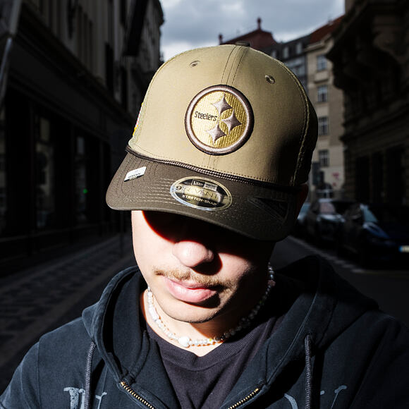 Kšiltovka New Era - NFL25 "Salute to Service" - 9SEVENTY Stretch-Snap - Pittsburgh Steelers