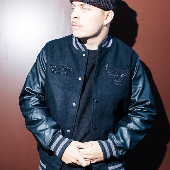 Bunda New Era - NBA Tonal Patch Varsity - Chicago Bulls - Black