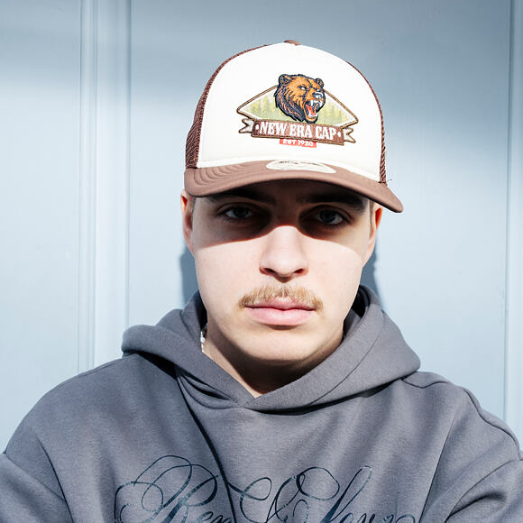 Kšiltovka New Era - Branded Graphic 9FORTY M-CROWN Trucker - Cream