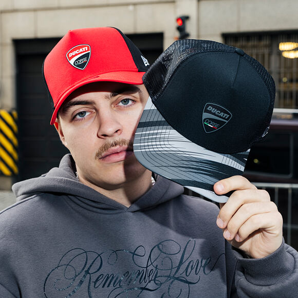 Kšiltovka New Era - Ducati Motor Core 9FORTY Trucker - Scarlet