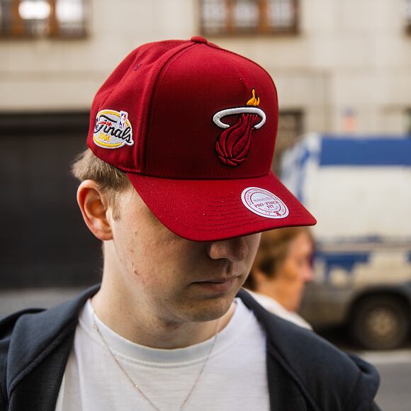 Kšiltovka Mitchell & Ness - Miami Heat - Double Clutch Pro Snapback - Red