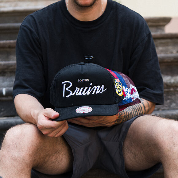 Kšiltovka Mitchell & Ness - Head Coach Trucker - NHL - Boston Bruins - Black