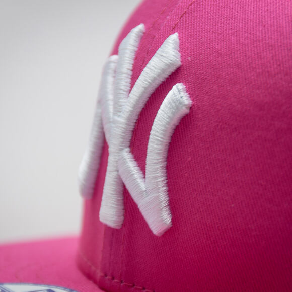 Dětská kšiltovka New Era 9FIFTY Kids MLB League Basic New York Yankees Snapback Pink / White