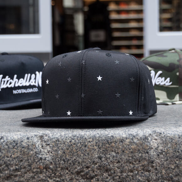 Kšiltovka Mitchell & Ness Star Filled Night Brand Black Snapback