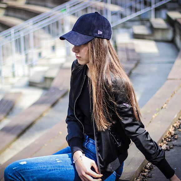 Dámská Kšiltovka New Era Suede Essential 9FORTY Black Strapback