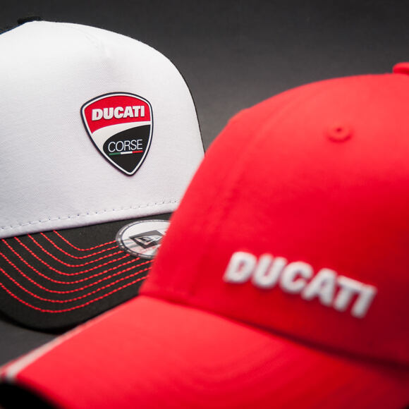 Kšiltovka New Era Corse Ducati 9FORTY TRUCKER White/Black Snapback