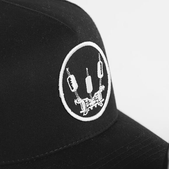 Kšiltovka Ari Ink Tattoo Crown Badge Trucker Black Snapback
