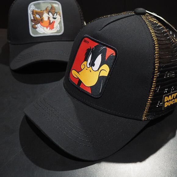 Kšiltovka Capslab - Trucker Looney Tunes - Daffy Duck - Black / Red