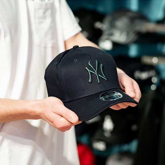 Kšiltovka New Era 9FIFTY Color Essential Stretch-Snap New York Yankees Snapback Navy / DKL