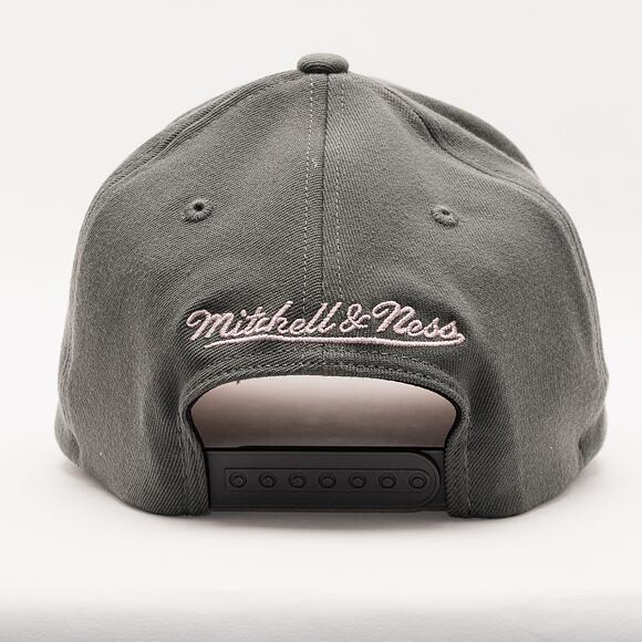 Kšiltovka Mitchell & Ness Chicago Bulls Pink Cast Redline Snapback Charcoal