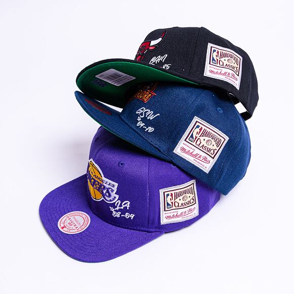 Kšiltovka Mitchell & Ness JERSEY LOVE SNAPBACK CHICAGO BULLS Black