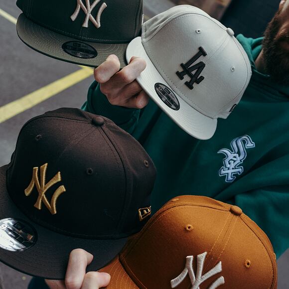 Kšiltovka New Era 9FIFTY MLB League Essential New York Yankees Dark Brown / Bronze