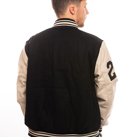 Bunda New Era Script Logo Varsity Jacket Black / Off White