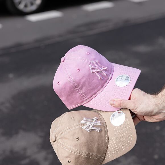 Dámská kšiltovka New Era 9TWENTY MLB Washed New York Yankees Fondant Pink / White