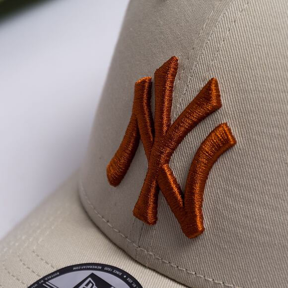 Kšiltovka New Era 9FORTY MLB League Essential New York Yankees Stone / Caramel Brown