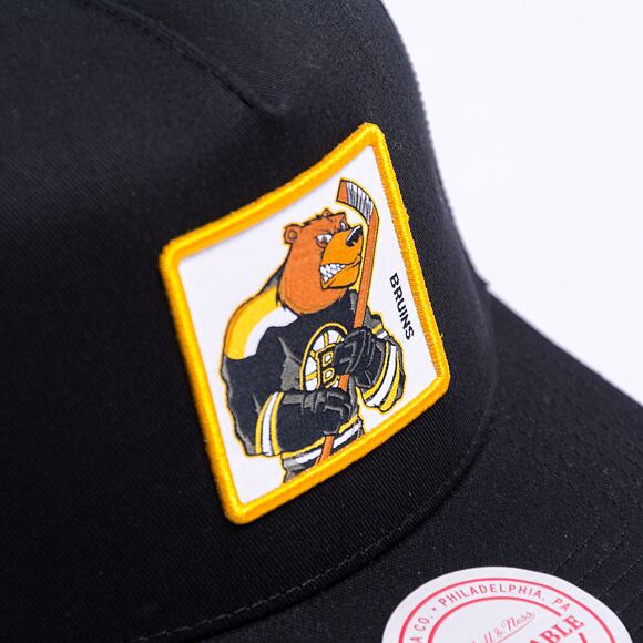 Kšiltovka Mitchell & Ness Mascot Trucker Boston Bruins Black