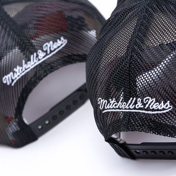 Kšiltovka Mitchell & Ness - Los Angeles Lakers - Year Of The Snake Trucker - Black