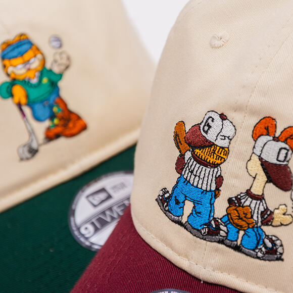 Kšiltovka New Era - Garfield & Odie 9TWENTY - Cream / Burgundy