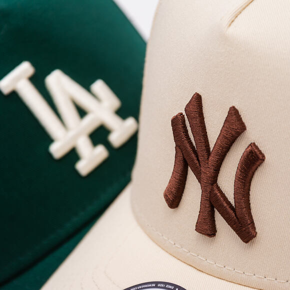 Kšiltovka New Era - MLB League Essential 9FORTY A-Frame - NY Yankees - Cream / Auburn