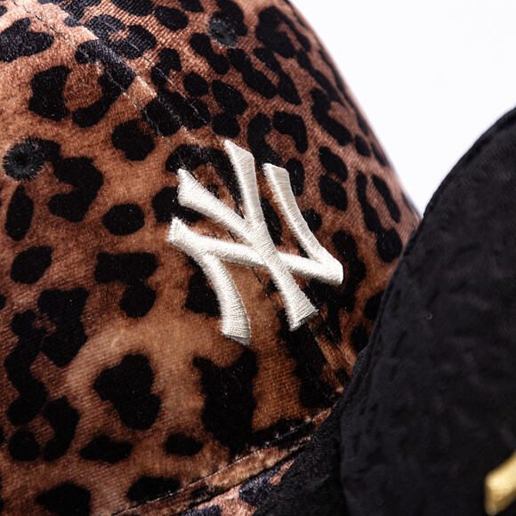 Dámská Kšiltovka New Era - MLB Womens Leo Velour 9FORTY - NY Yankees - Brown / Cream