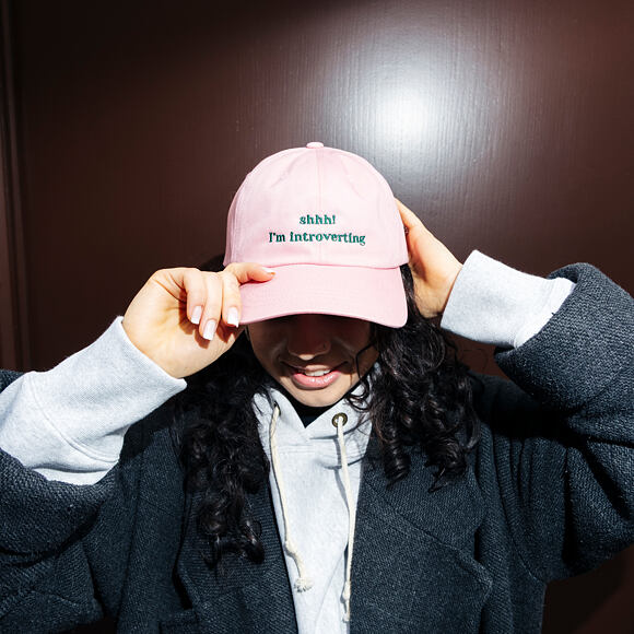 Kšiltovka 8by8 - Dadcap - "shhh! I'm introverting" - Baby Pink/Green