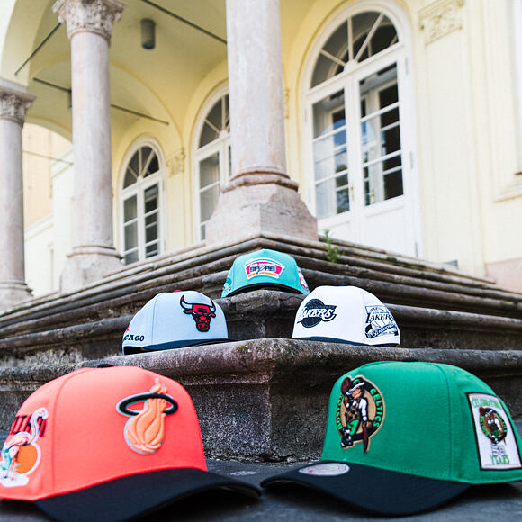 Kšiltovka Mitchell & Ness - In The City - NBA - Chicago Bulls - Light Blue