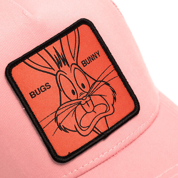 Kšiltovka Capslab - Looney Tunes Trucker - Bugs Bunny Line Art Patch - Coral