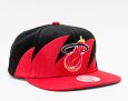 Kšiltovka Mitchell & Ness Sharktooth Snapback HWC Miami Heat Black / Red