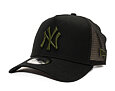 Kšiltovka New Era - MLB Essential 9FORTY Trucker - NY Yankees - Black / Rifle Green