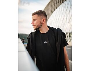Triko New Era Essential Script Tee Black