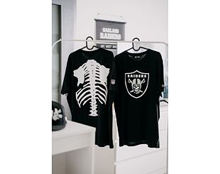 Triko New Era × Adam Wave Oakland Raiders "Skeleton" Black