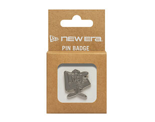 Připínáček New Era - Branded Cap Pin Flag - Silver