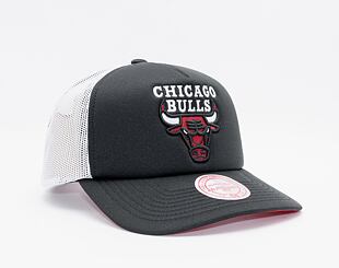 Kšiltovka Mitchell & Ness Off The Backboard Trucker Chicago Bulls Black / White