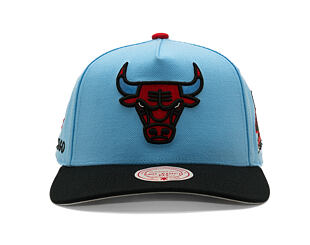 Kšiltovka Mitchell & Ness - In The City - NBA - Chicago Bulls - Light Blue