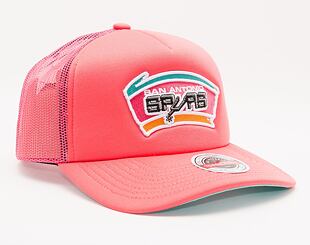 Kšiltovka Mitchell & Ness Keep On Truckin Trucker Hwc San Antonio Spurs Pink