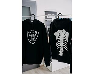 Mikina New Era × Adam Wave Oakland Raiders "Skeleton" Hoody Black