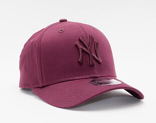 Kšiltovka New Era 9FIFTY MLB League Essential Stretch-Snap New York Yankees Snapback Maroon / Maroon