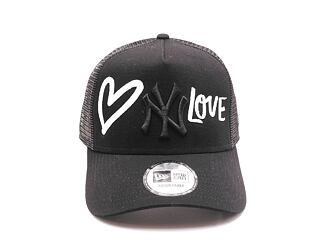 New Era LOVE LETTER "<3 LOVE" NY Yankees Trucker Black / Black / White