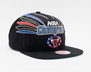 Kšiltovka Mitchell & Ness Chicago Bulls 1998 Champions Velcro Strapback Black