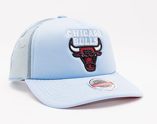 Kšiltovka Mitchell & Ness Keep On Truckin Trucker Chicago Bulls Light Blue