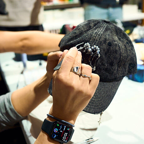 TOHLE jsme nečekali… 40 custom kšiltovek za 1 den!