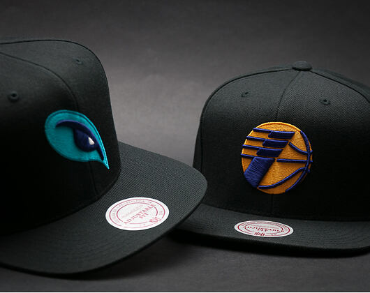 Kšiltovka Mitchell & Ness Elements Charlotte Hornets Black Snapback