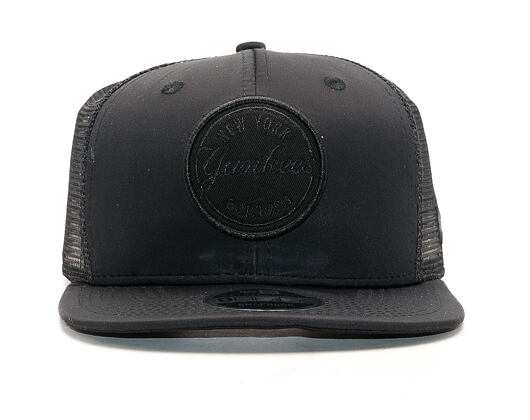 Kšiltovka New Era Emblem Trucker New York Yankees Black/Black 9FIFTY Snapback
