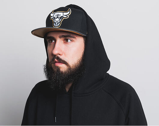 Kšiltovka Mitchell & Ness Gold Tip SB NBA Chicago Bulls Black/Gold Snapback