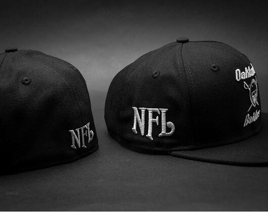 Kšiltovka New Era Silver and Black Attack Oakland Raiders 59FIFTY Black Fitted Cap