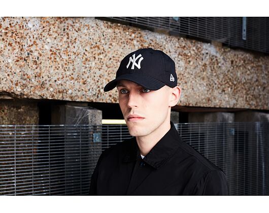 Kšiltovka New Era Light Weight Nylon Packable New York Yankees 9TWENTY Black/White Strapback