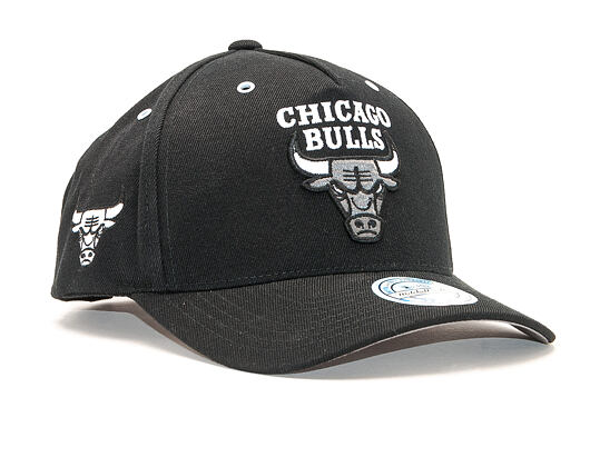 Kšiltovka Mitchell & Ness INTL441 Chicago Bulls Black/Grey/White Snapback