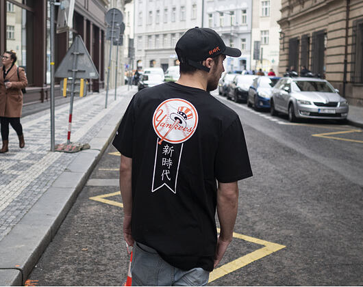 Triko New Era New York Yankees Far East Black